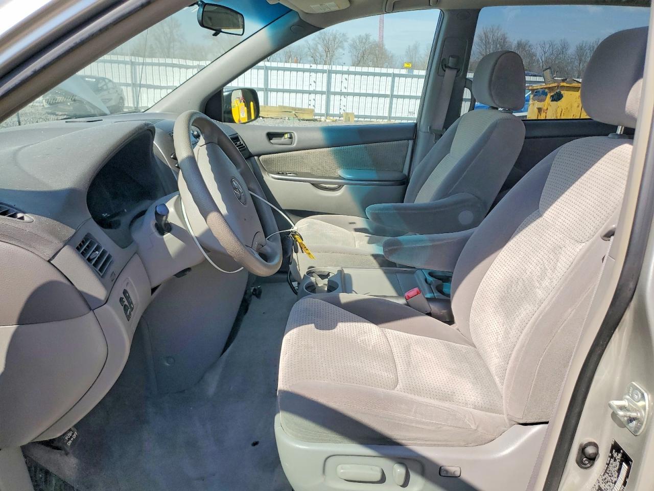 2008 Toyota Sienna Le 8-Passenger - Фото 7