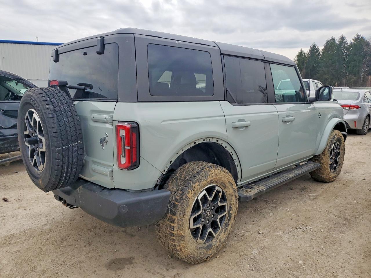 2023 Ford Bronco Base - Фото 3
