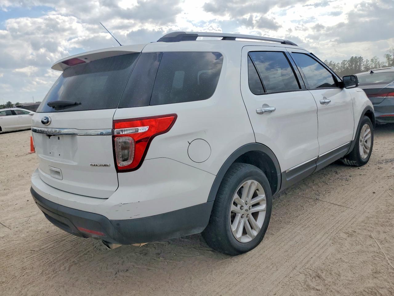 2015 Ford Explorer Xlt - Фото 3