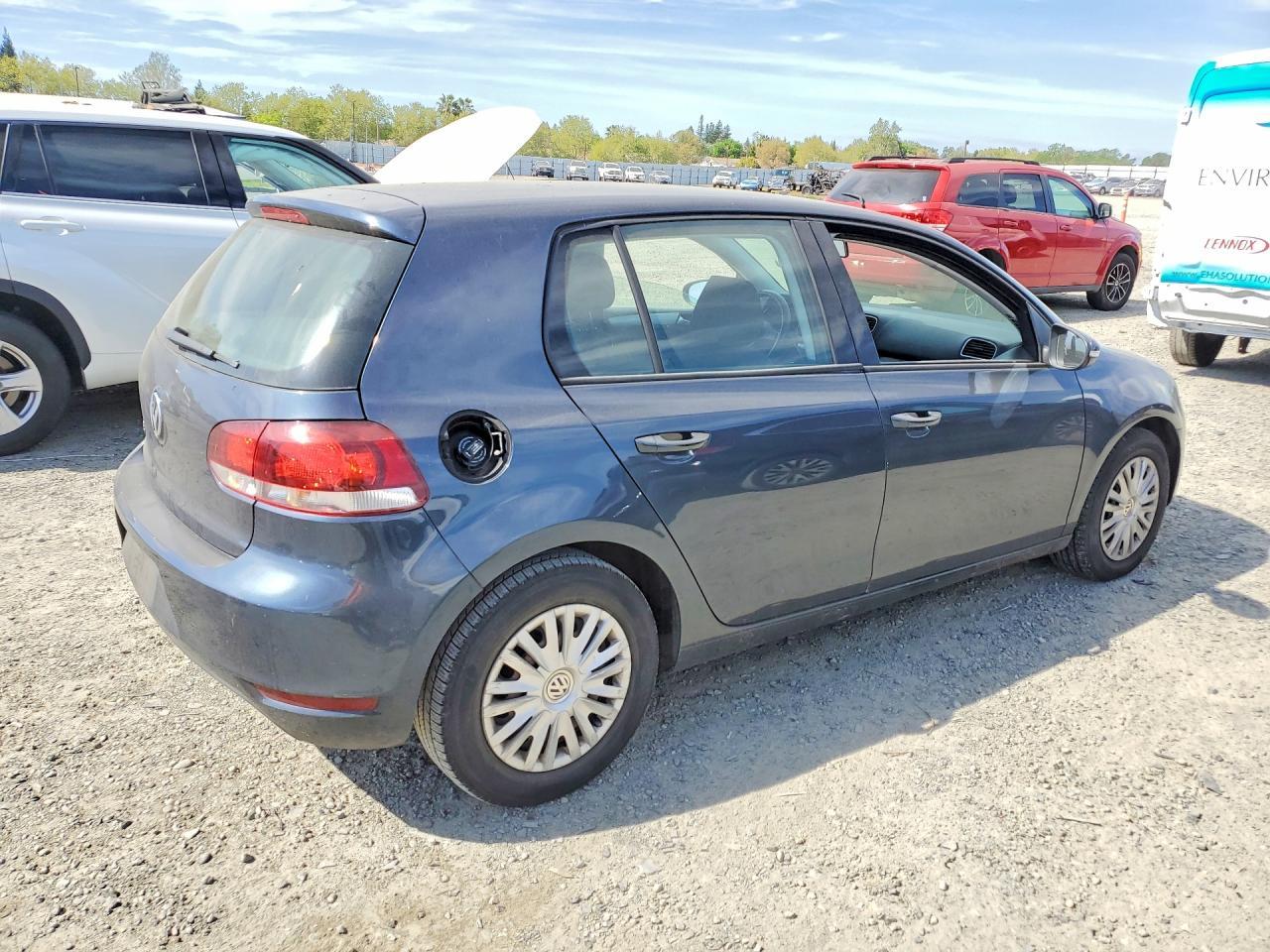 2013 Volkswagen Golf - Image 3