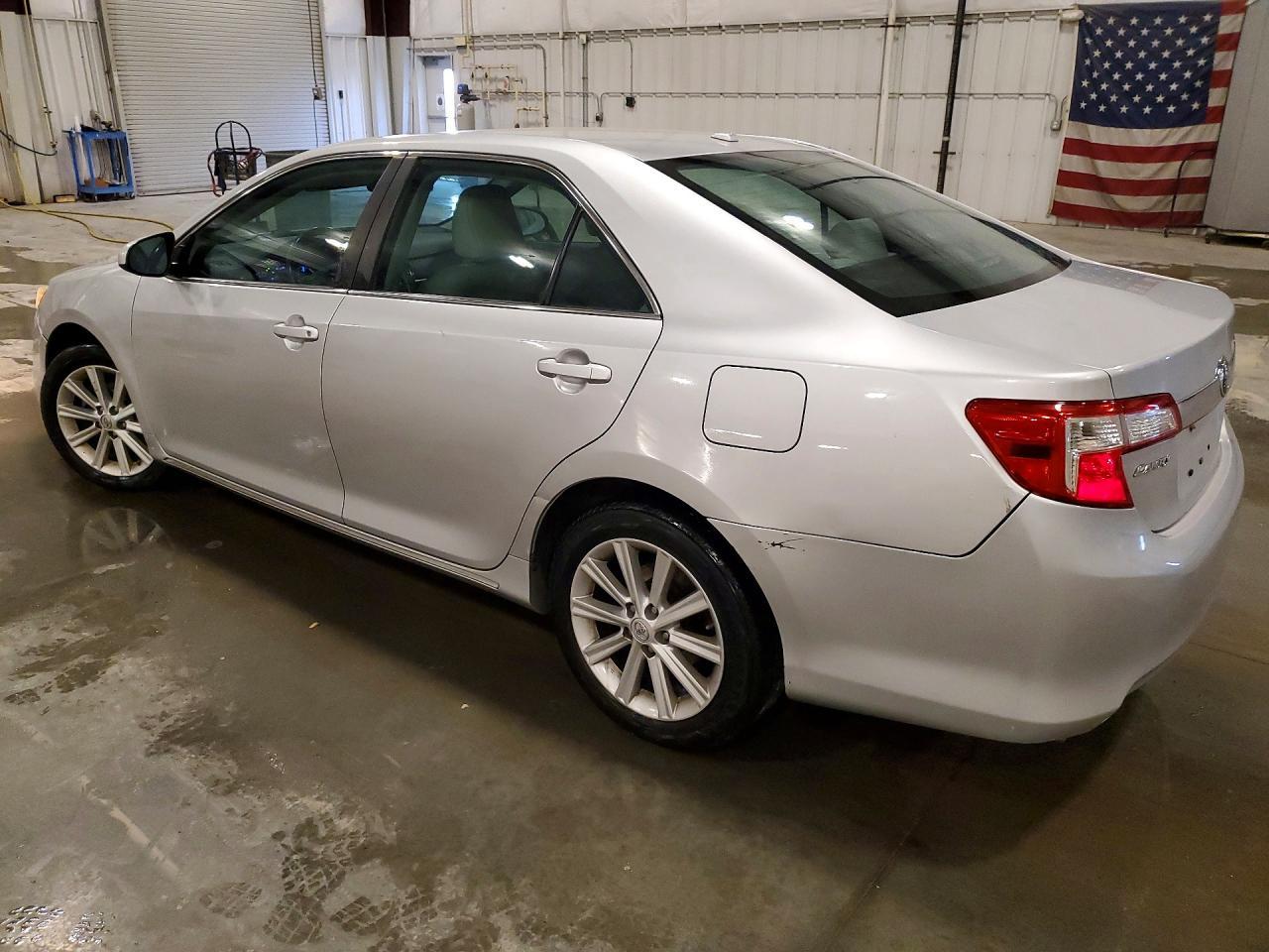 2014 Toyota Camry Xle V6 - Image 2