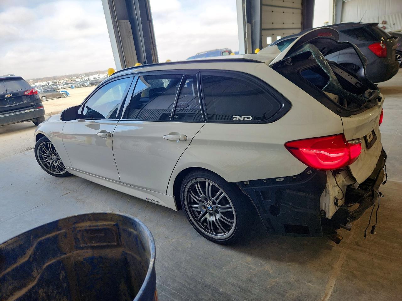 2017 BMW 330 Xi - Фото 2
