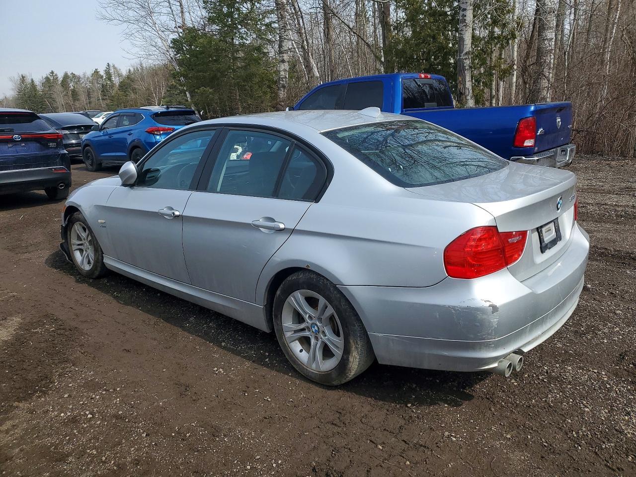 2011 BMW 328 Xi - Image 2
