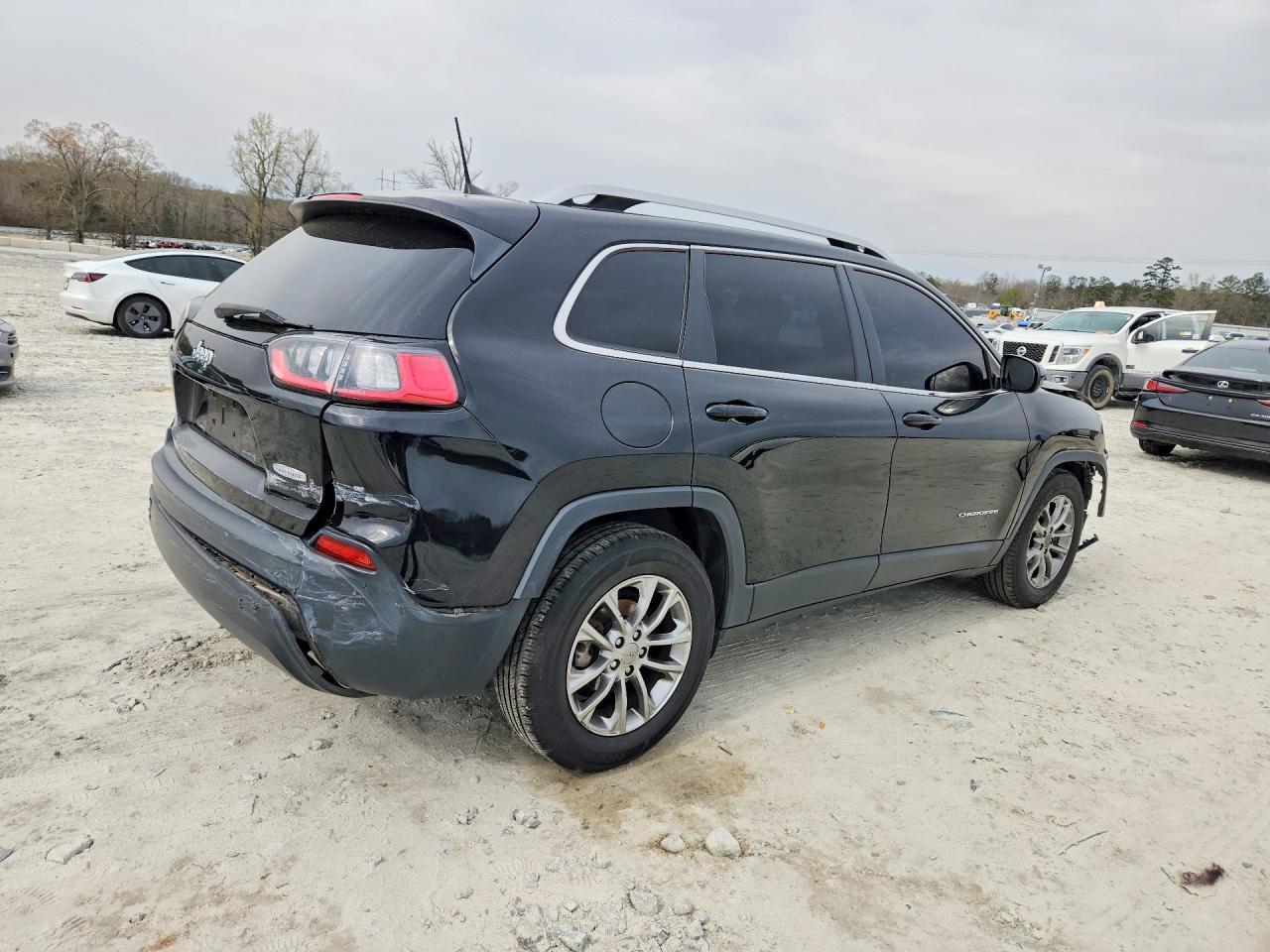 2019 Jeep Cherokee Latitude Plus - Image 3