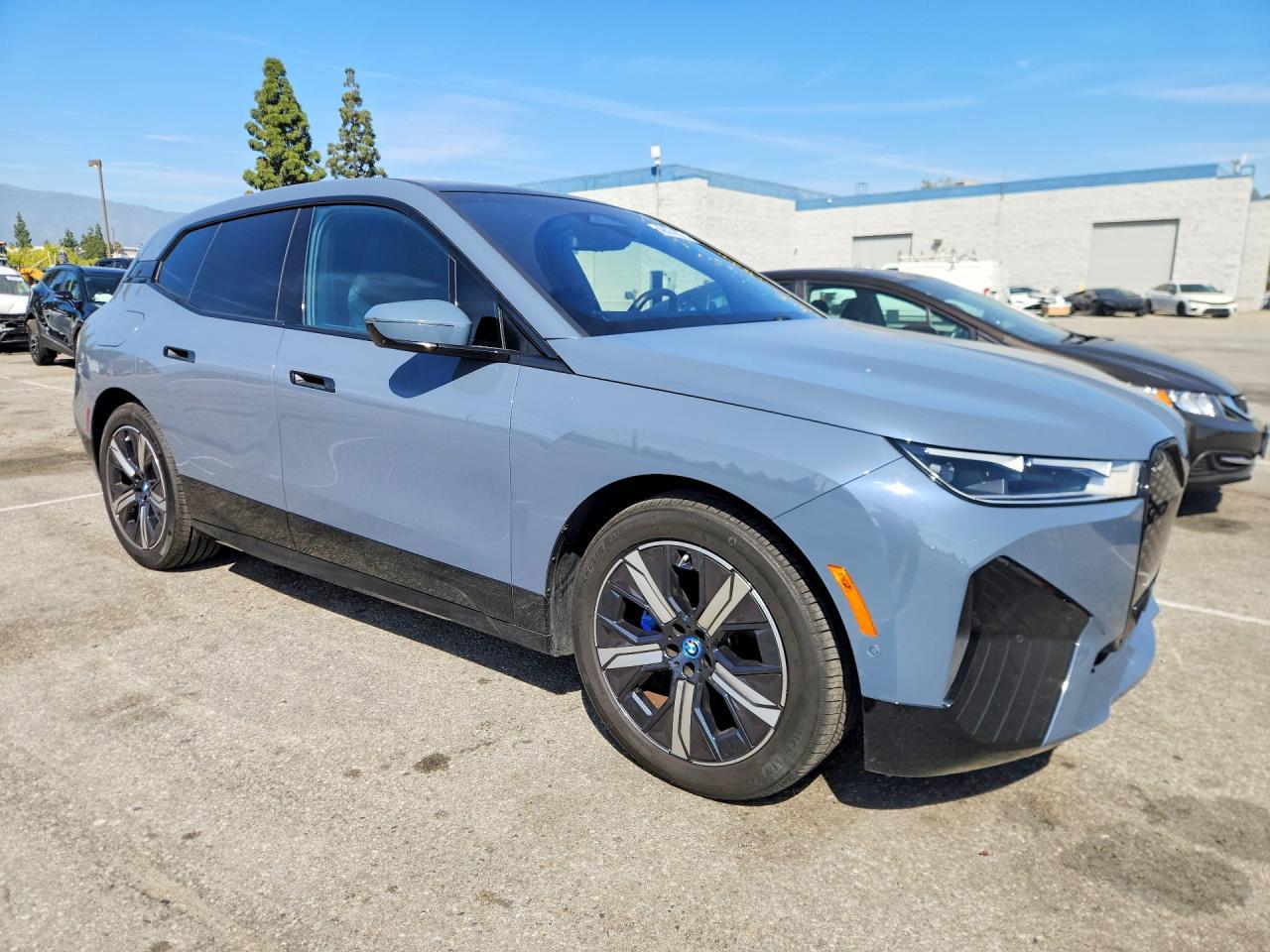 2023 BMW Ix xDrive50 - Фото 4