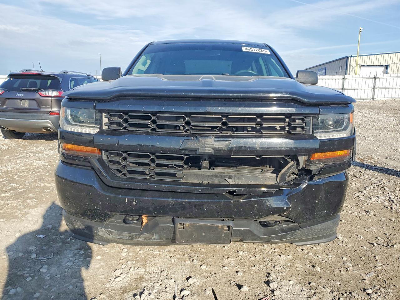 2017 Chevrolet Silverado K1500 Custom - Фото 5