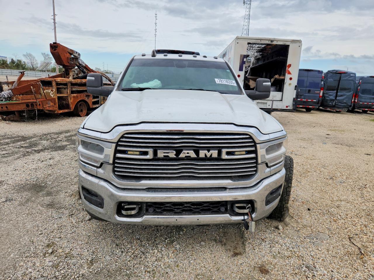 2024 Ram 3500 Cab & Chassis L - Фото 5