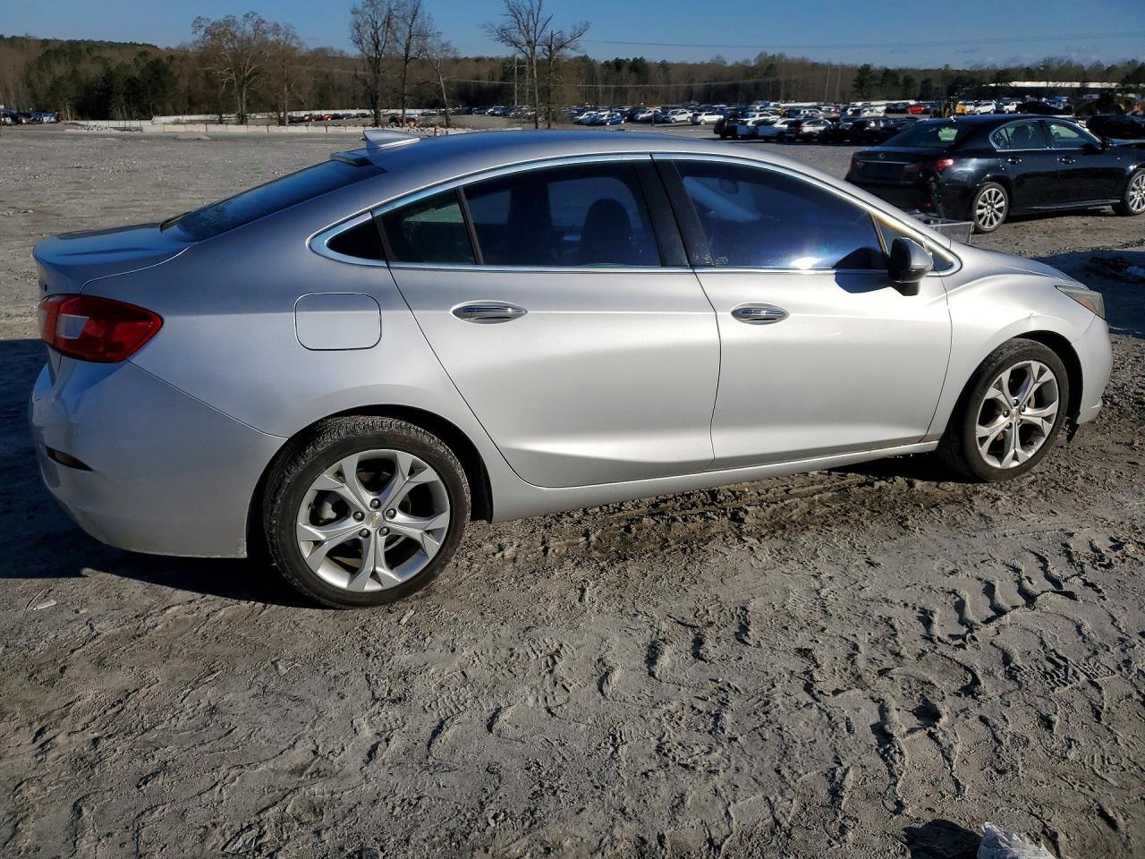 2017 Chevrolet Cruze Premier - Image 3
