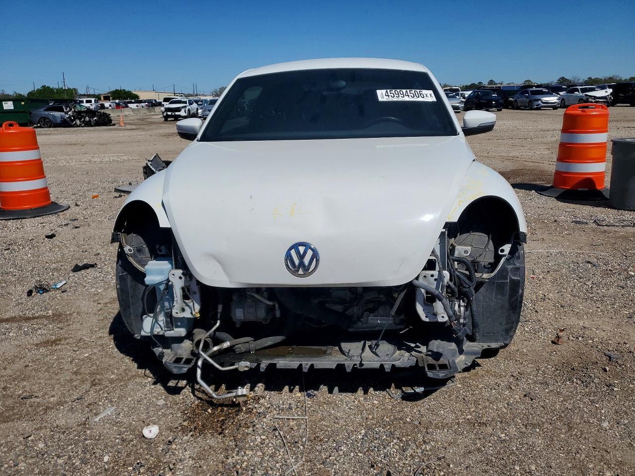 2019 Volkswagen Beetle - Image 5