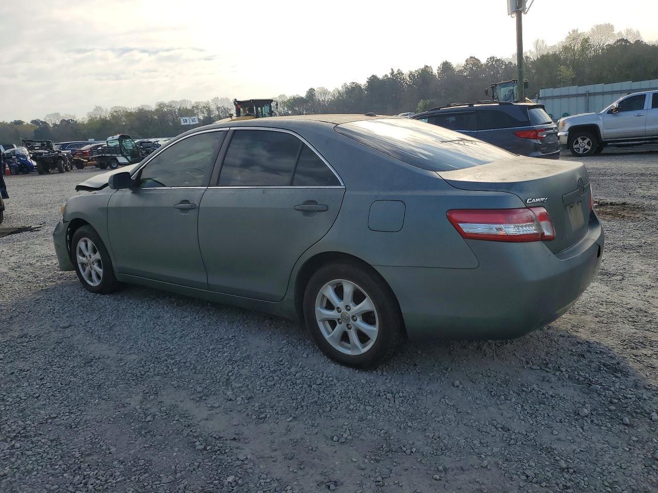 2010 Toyota Camry Le - Image 2