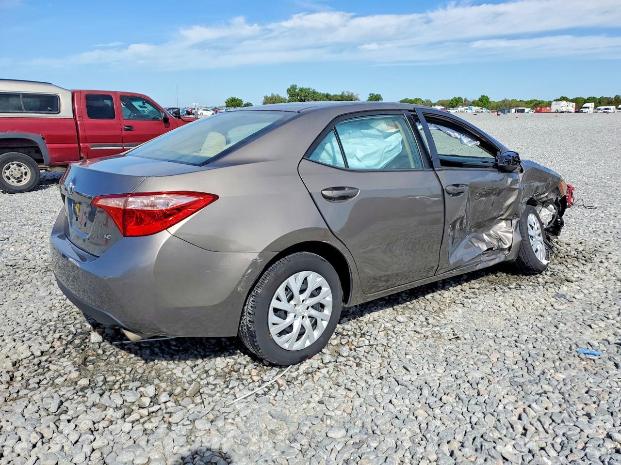 2018 Toyota Corolla Le - Image 3