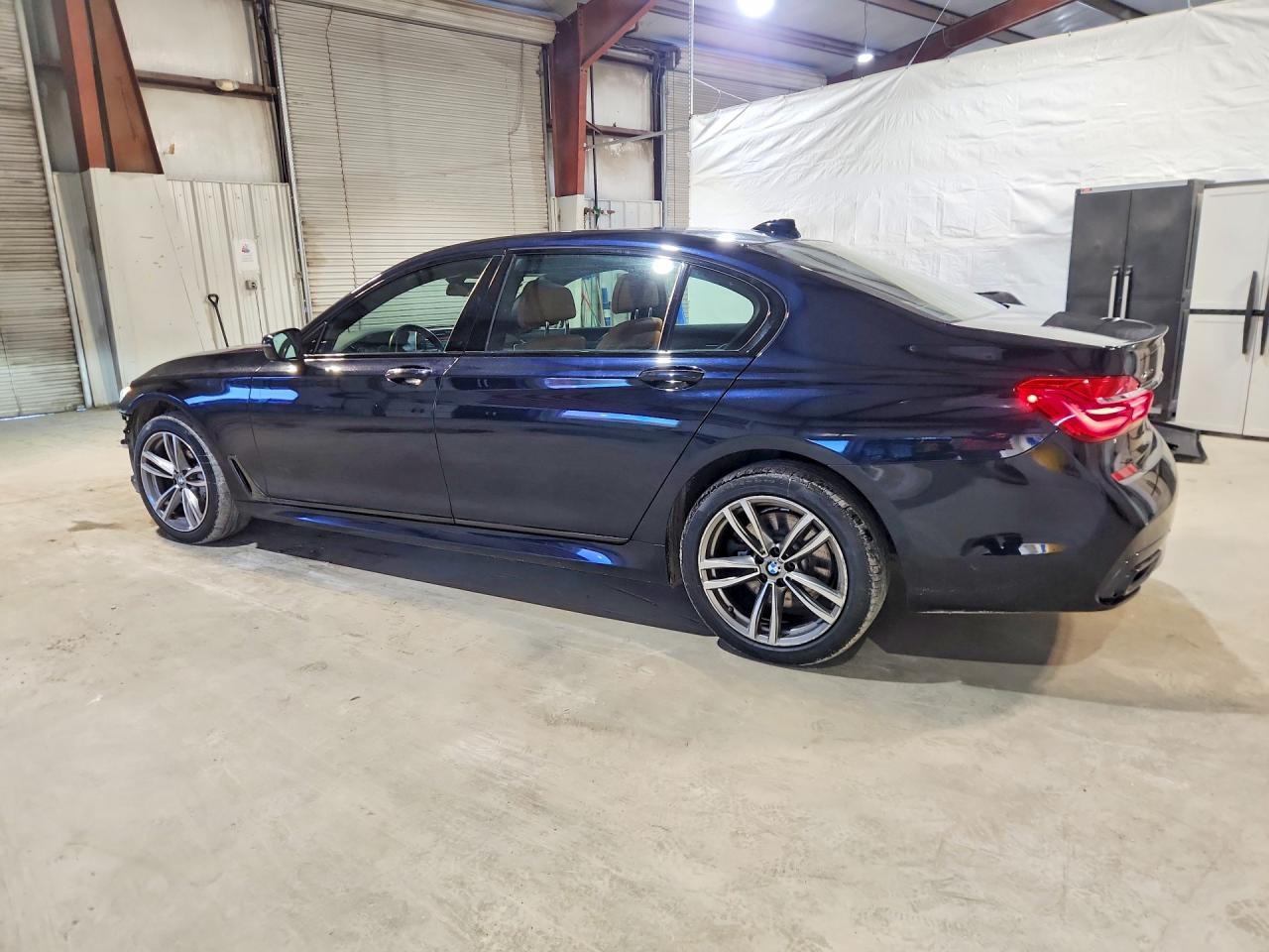 2018 BMW 750 Xi - Фото 2