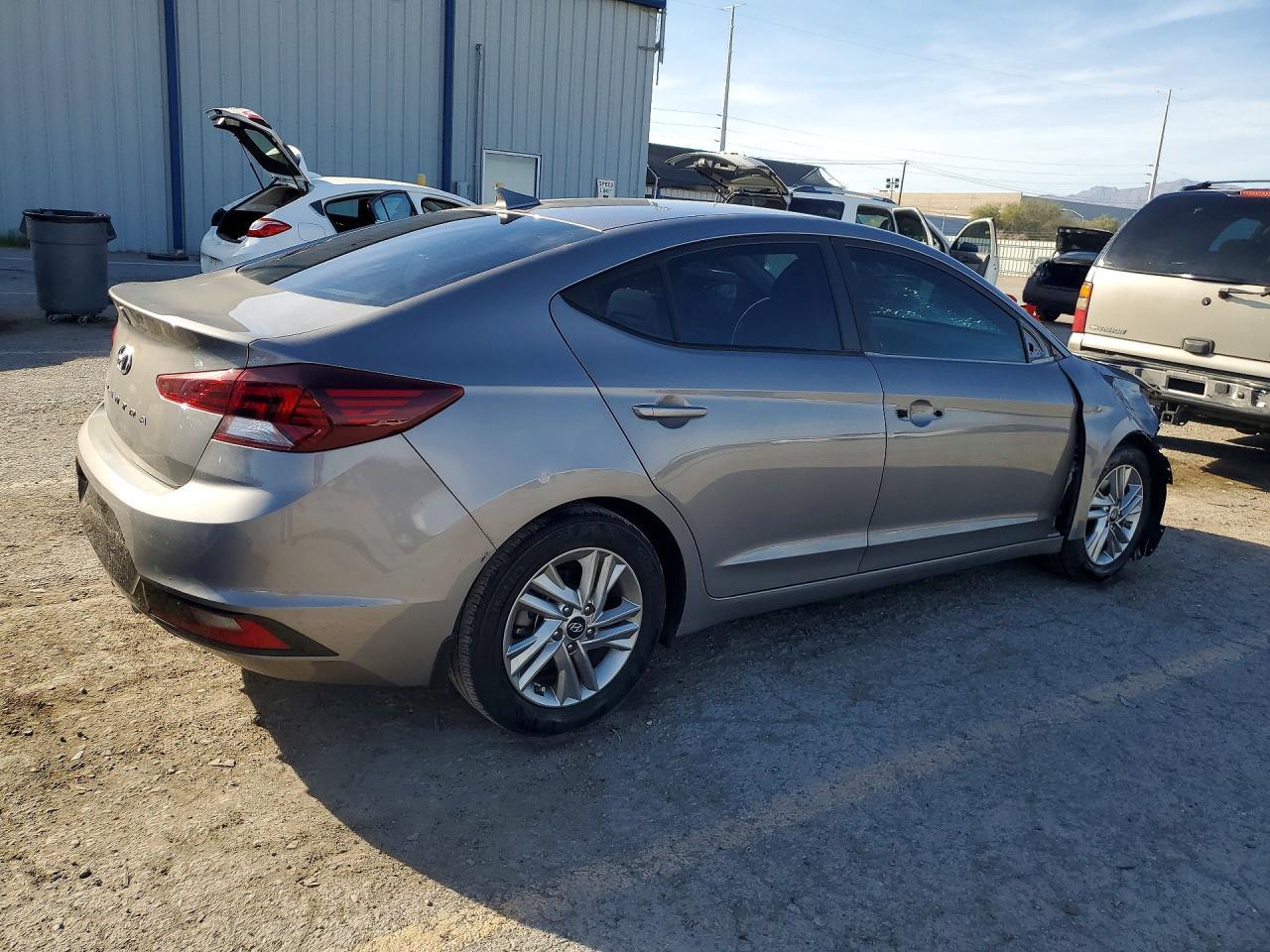 2020 Hyundai Elantra Sel - Фото 3