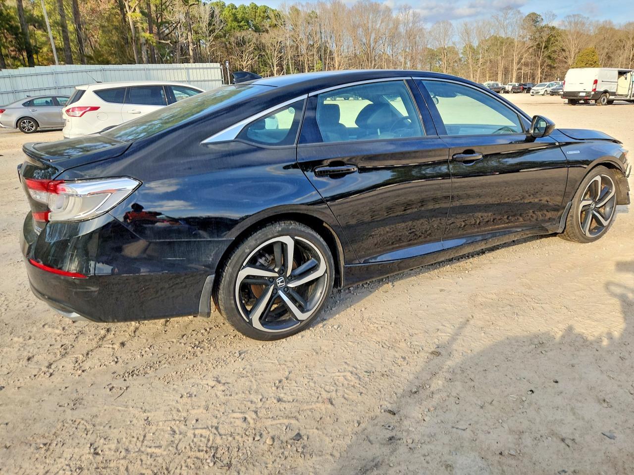 2022 Honda Accord Hybrid Sport - Image 3
