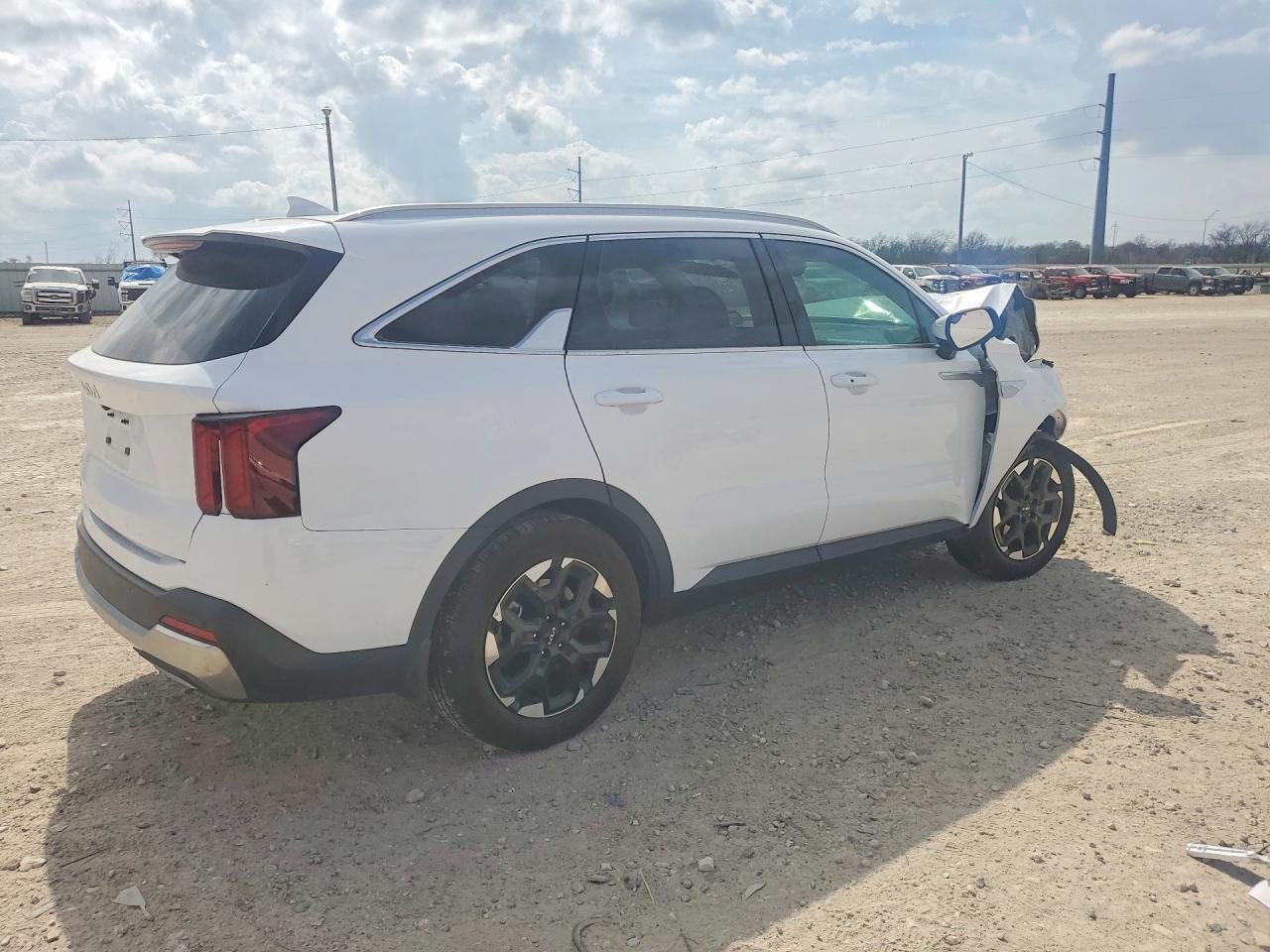 2025 Kia Sorento S - Фото 3