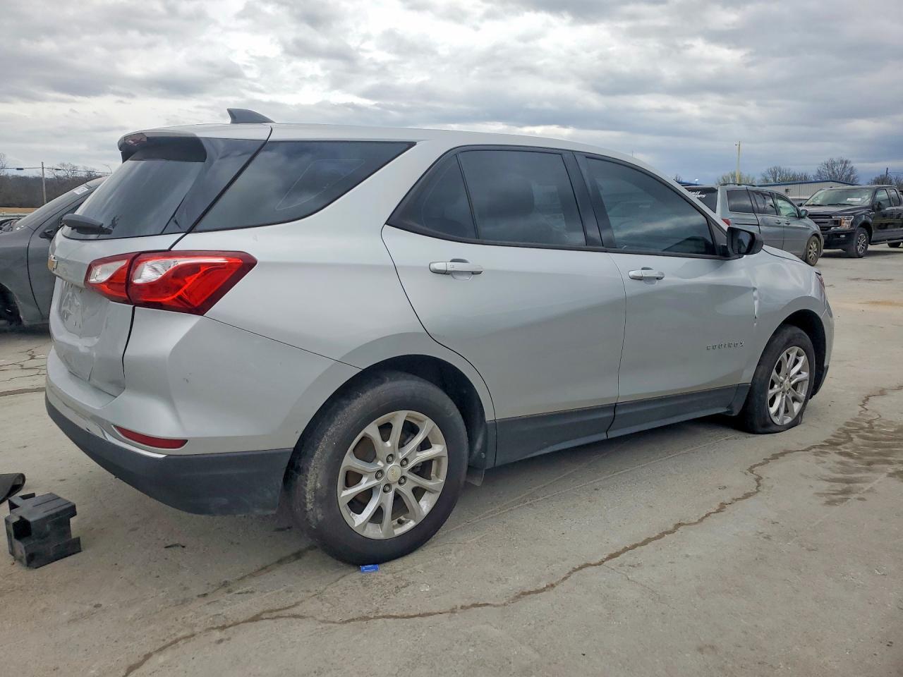 2018 Chevrolet Equinox Ls - Фото 3
