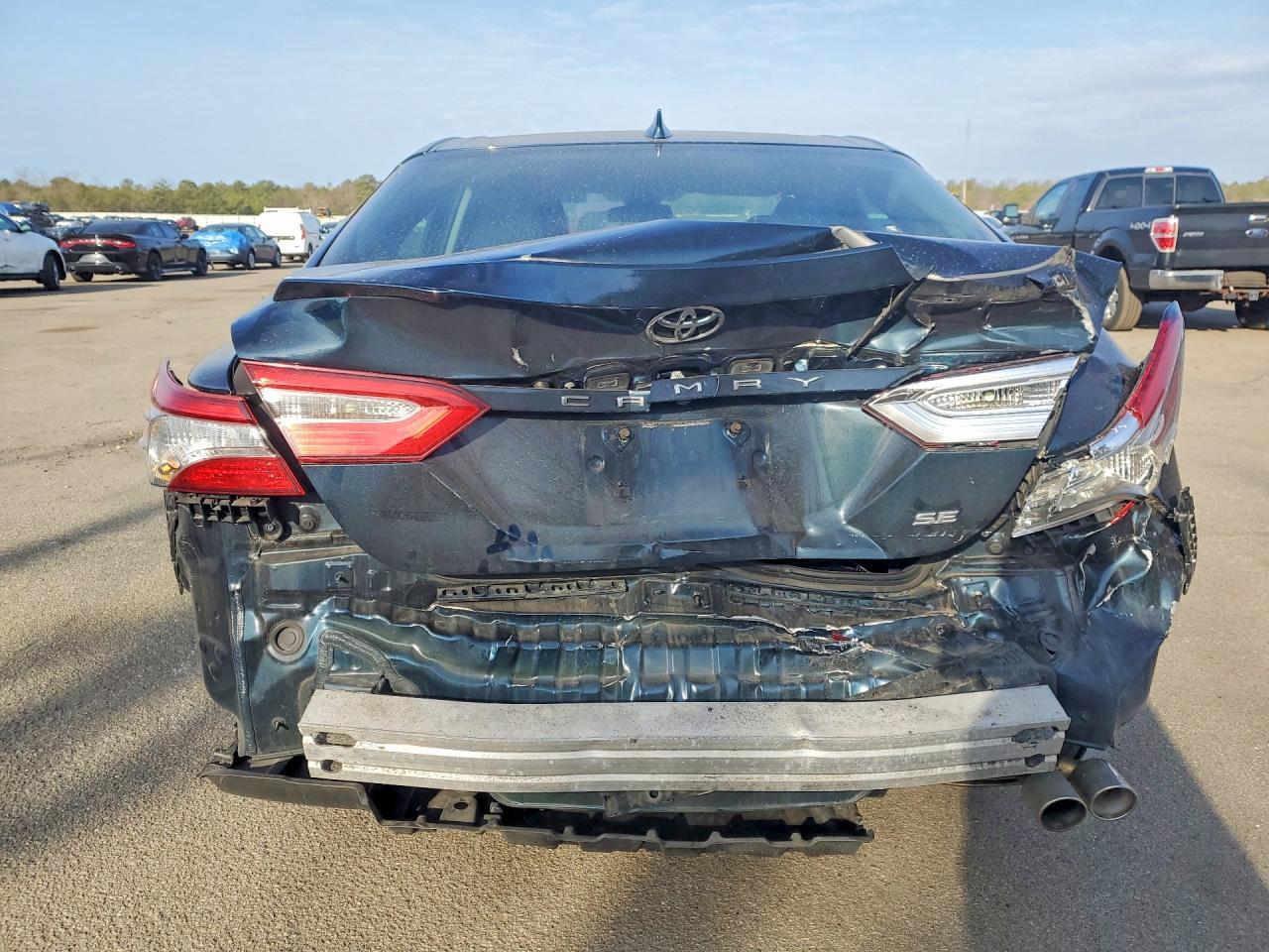 2019 Toyota Camry Se - Фото 6