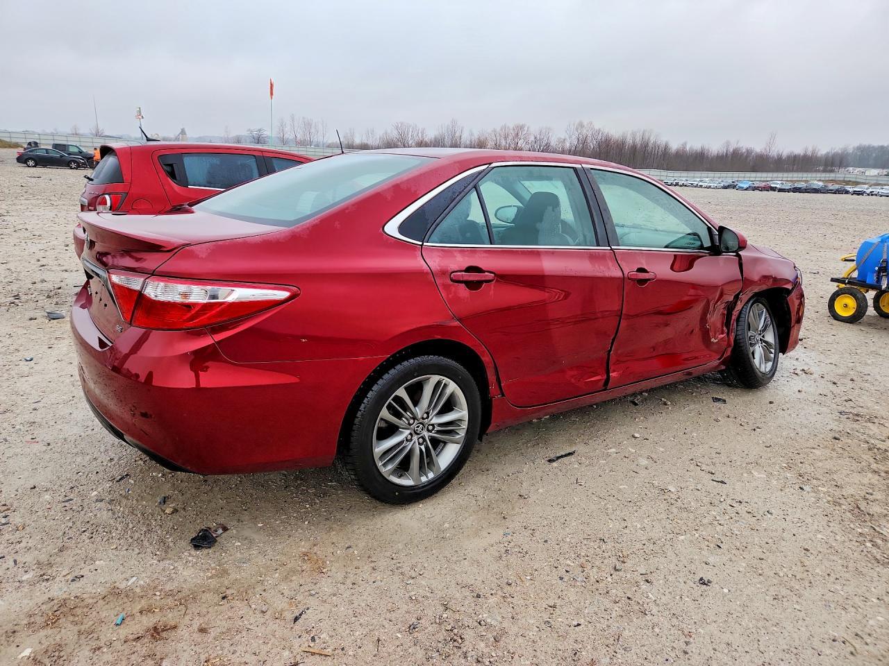 2016 Toyota Camry Se - Фото 3