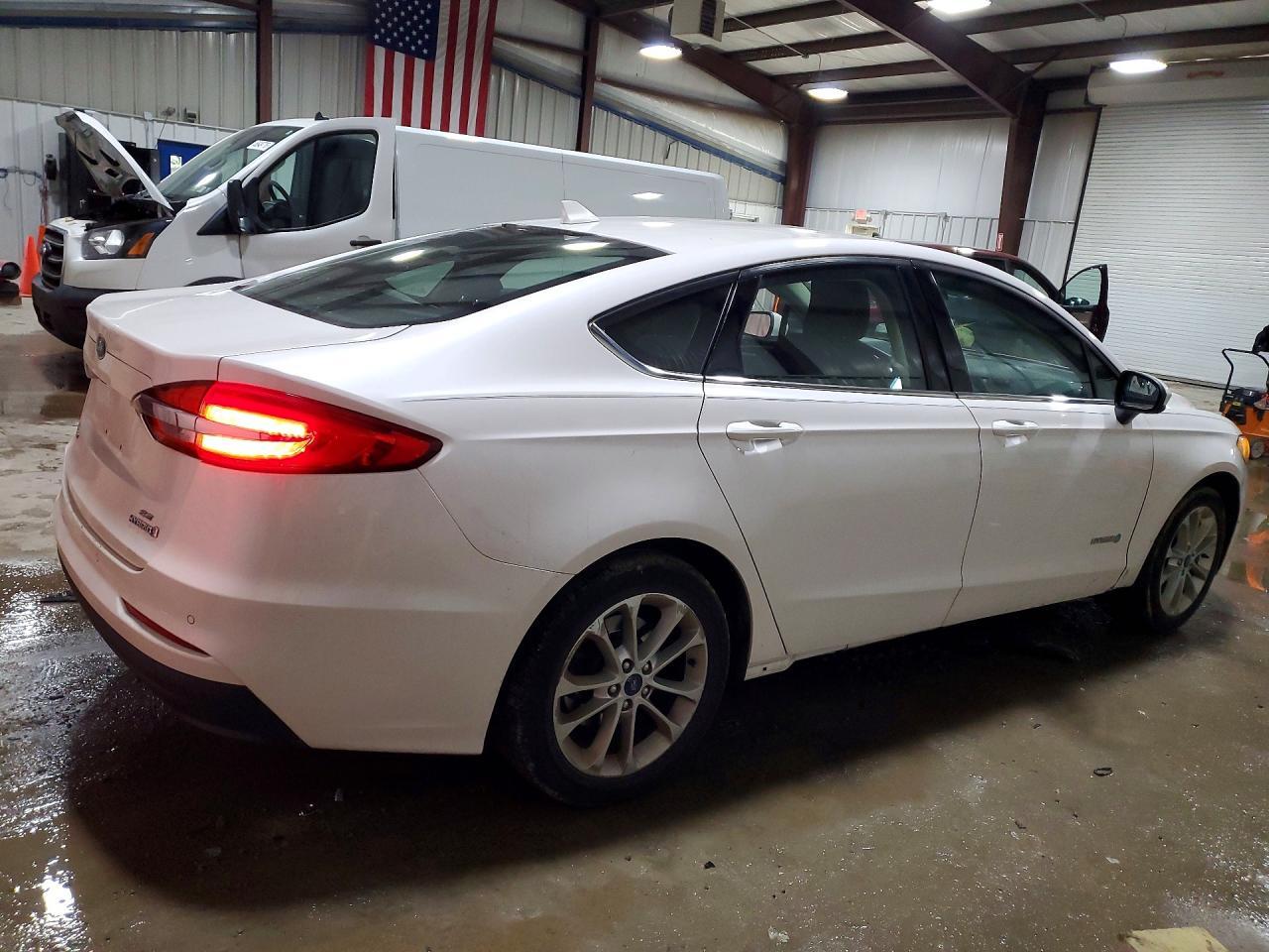 2019 Ford Fusion Se - Фото 3
