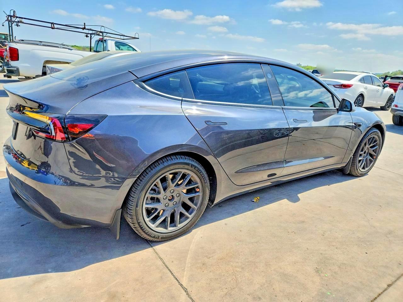 2024 Tesla Model 3 - Фото 3