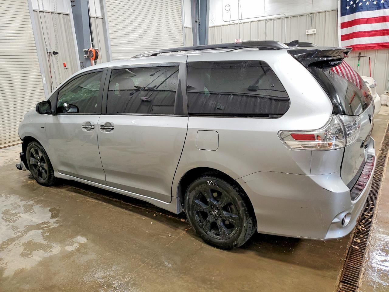 2020 Toyota Sienna Se 7-Passenger - Image 2