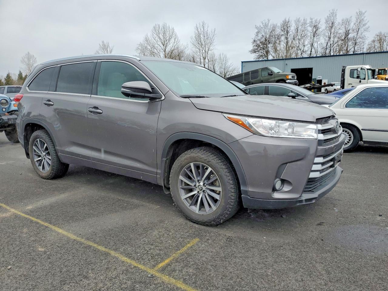 2017 Toyota Highlander Xle - Image 4