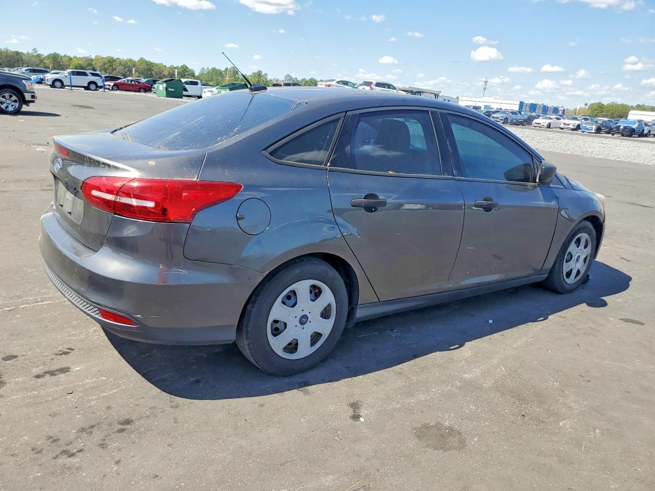 2017 Ford Focus S - Фото 3