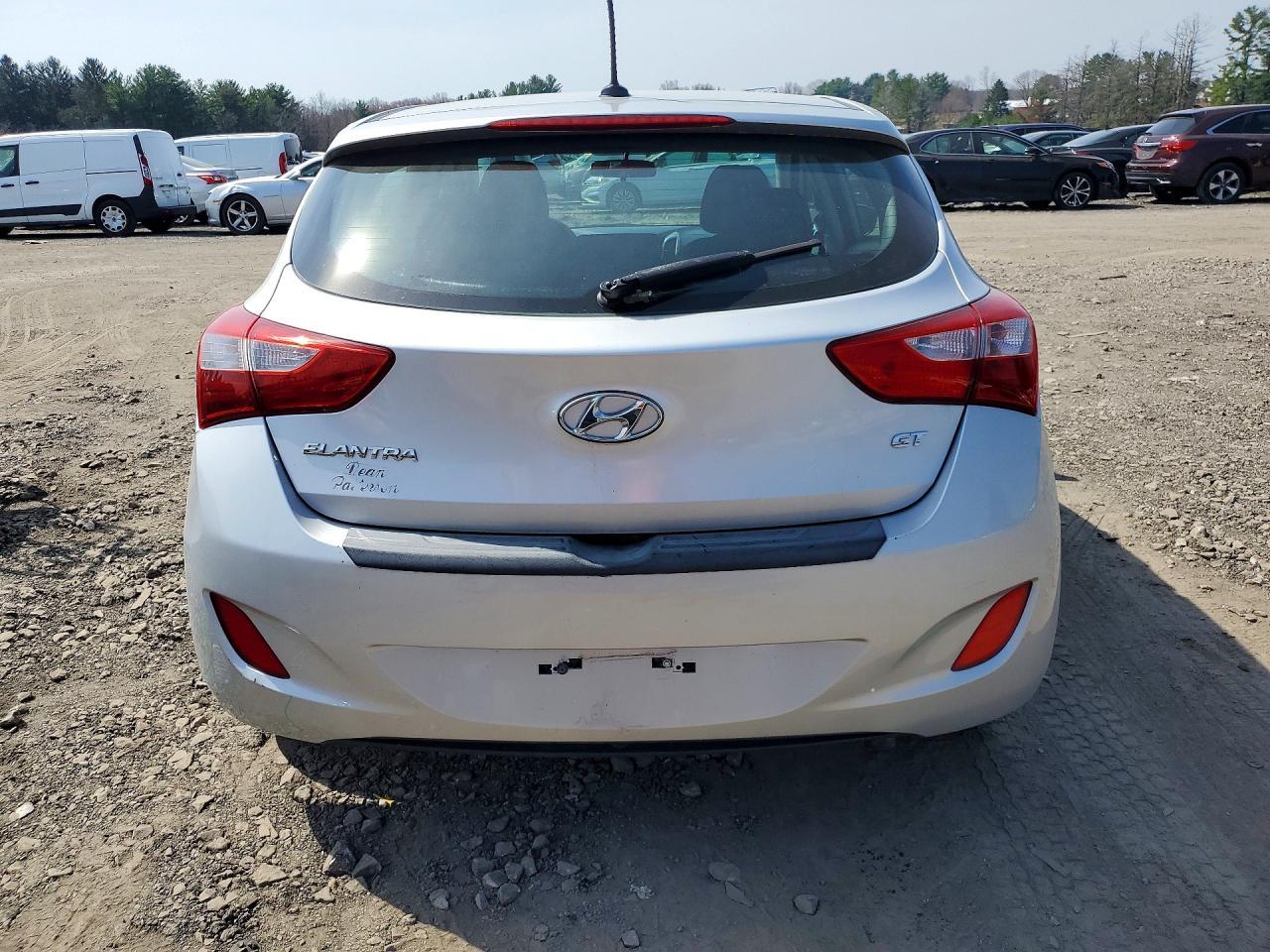 2016 Hyundai Elantra Gt Base - Image 6