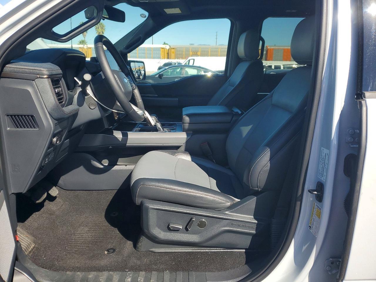 2025 Ford F150 Lightning Lariat - Фото 7