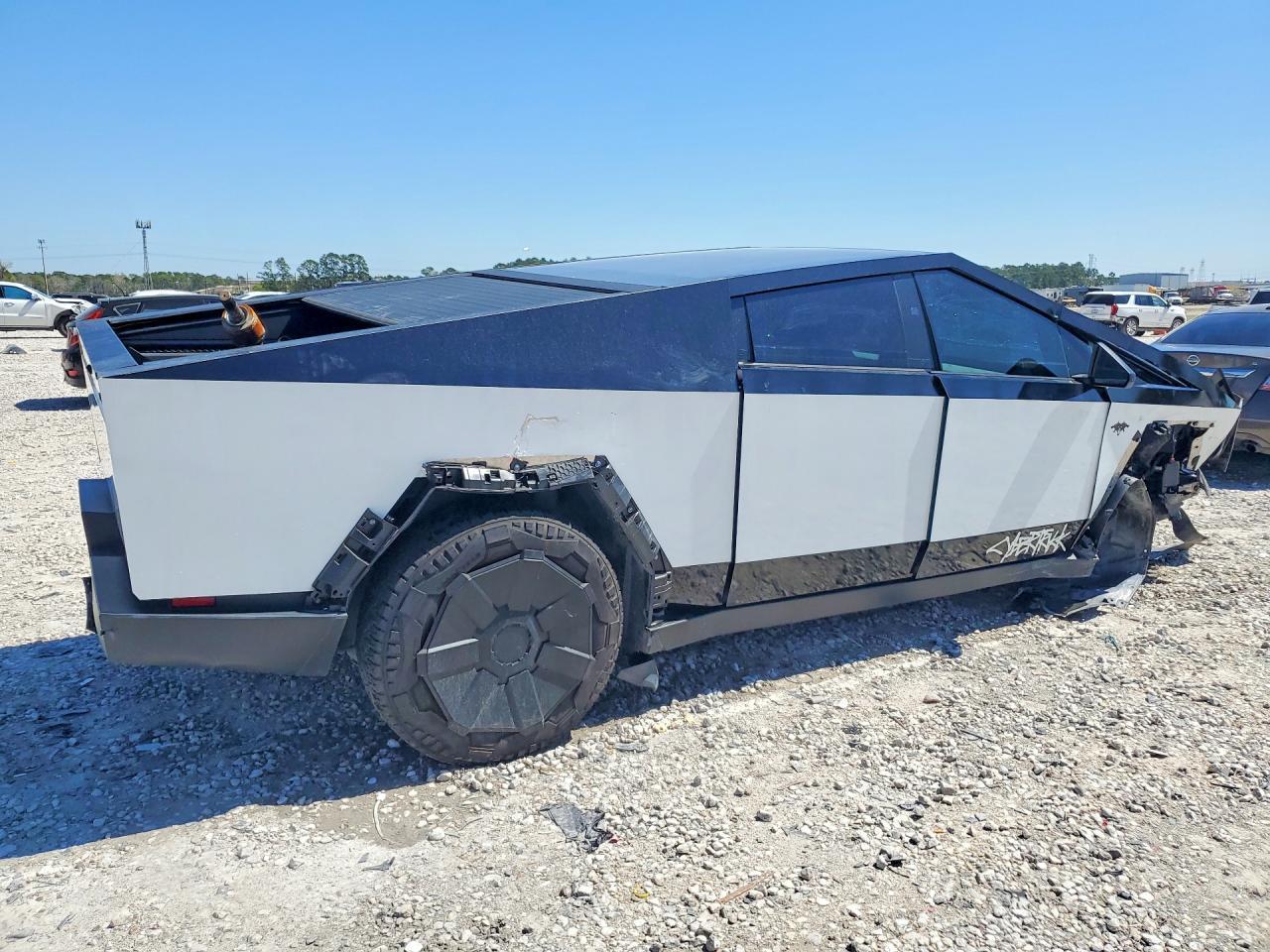 2024 Tesla Cybertruck - Фото 3