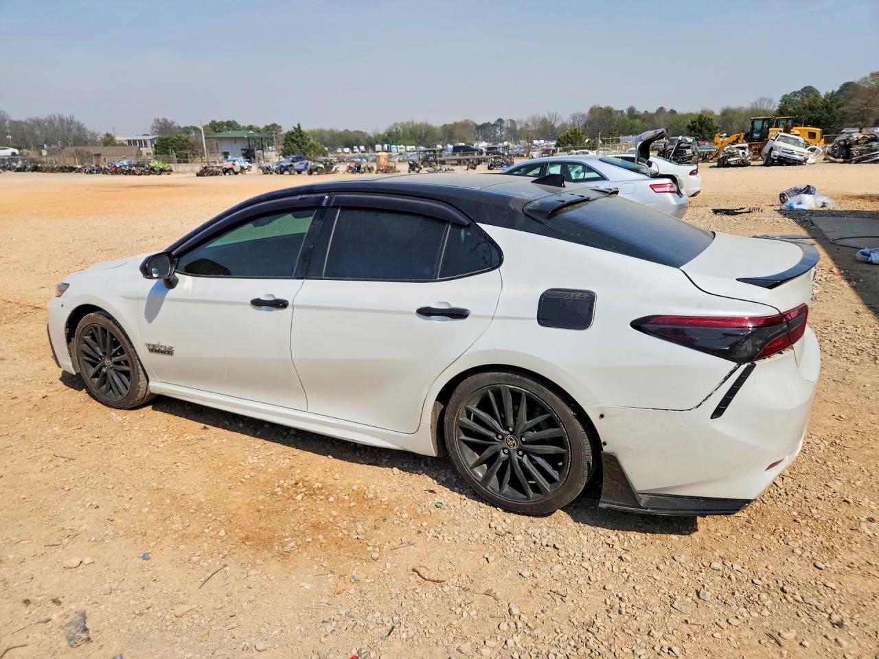 2022 Toyota Camry Xse - Фото 2