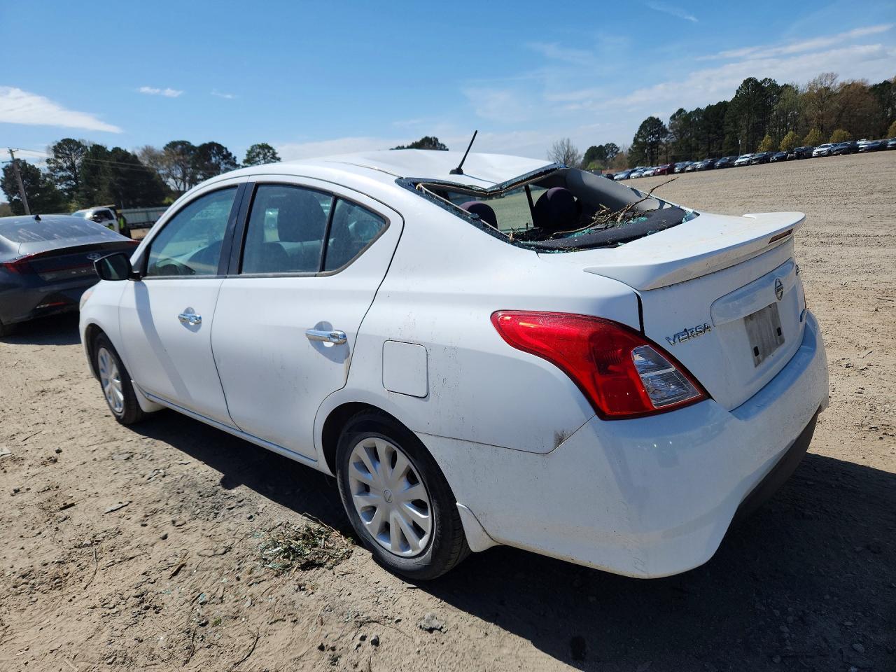 2015 Nissan Versa 1.6 Sv - Фото 2