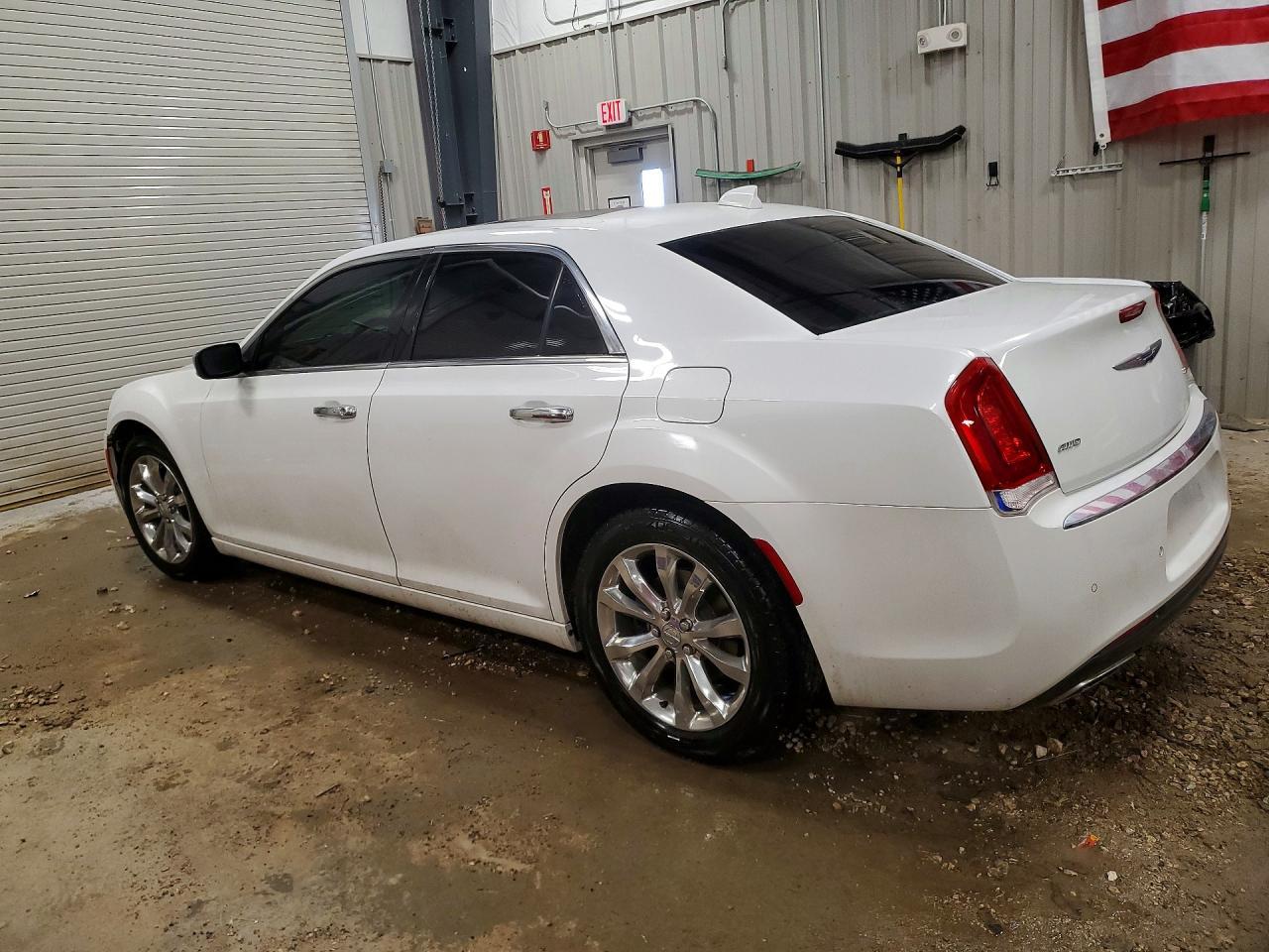 2015 Chrysler 300C - Фото 2