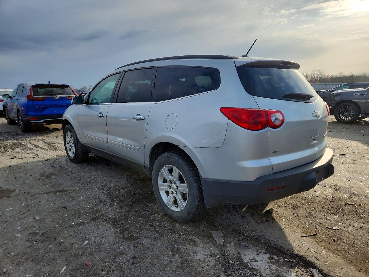 2011 Chevrolet Traverse Lt - Image 2