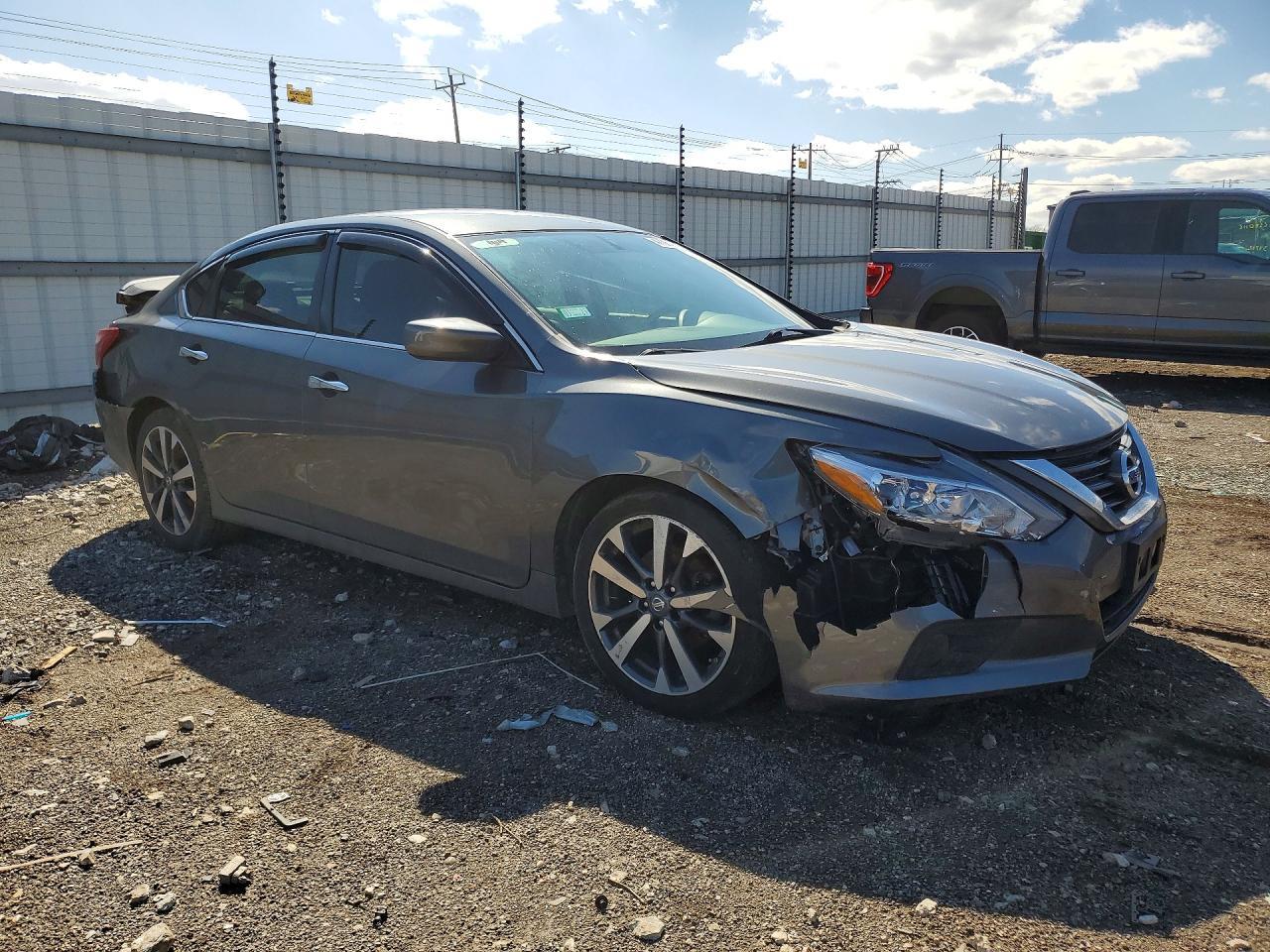 2017 Nissan Altima 2.5 Sr - Image 4
