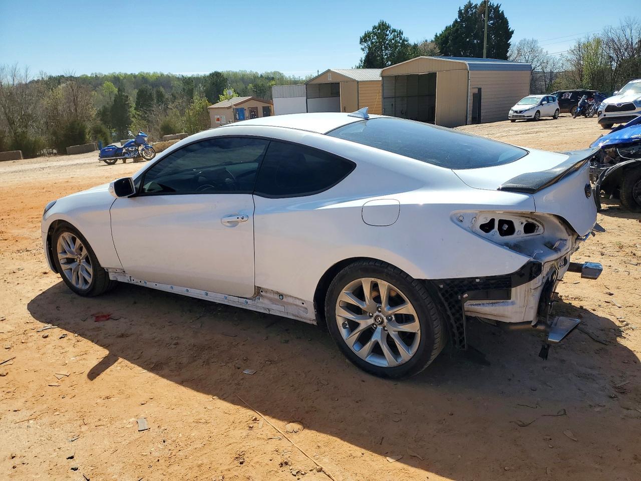 2016 Hyundai Genesis Coupe 3.8 - Image 2