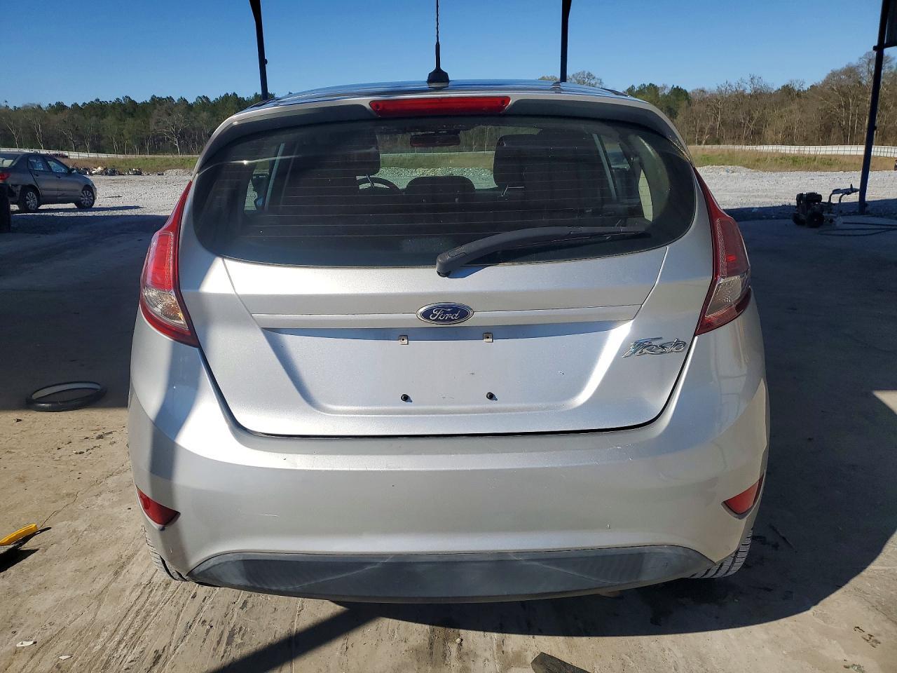 2016 Ford Fiesta S - Image 6