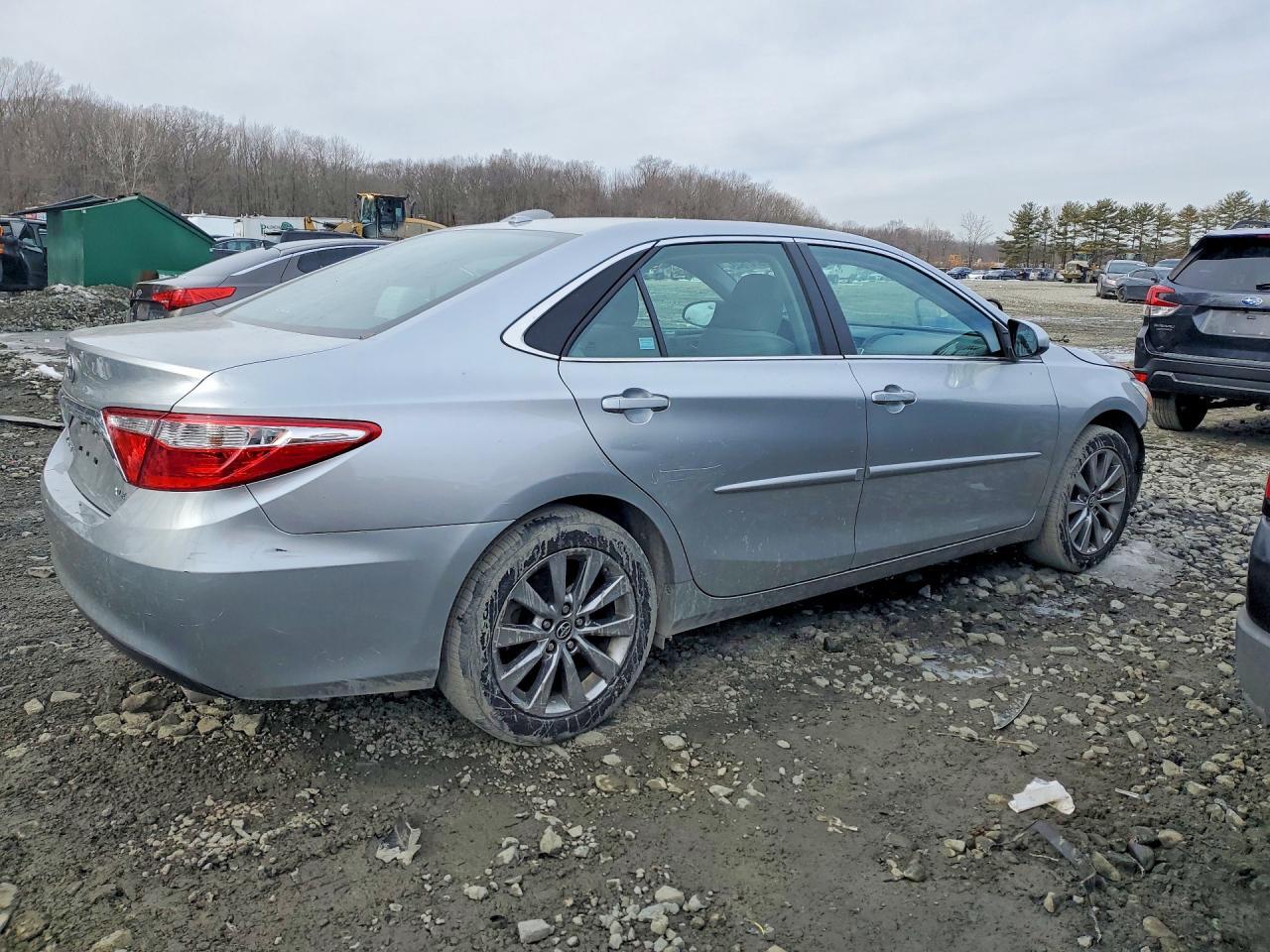 2016 Toyota Camry Xle - Image 3