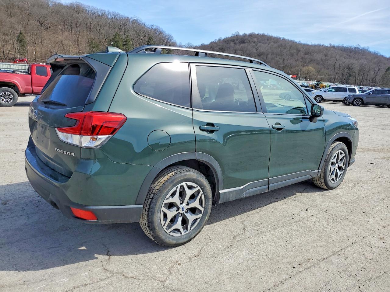 2022 Subaru Forester Premium - Image 3
