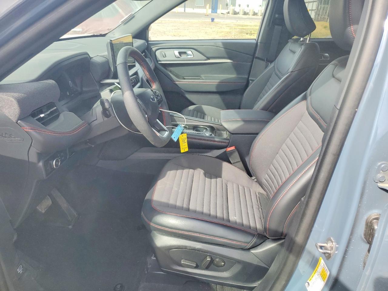2025 Ford Explorer St-Line - Image 7