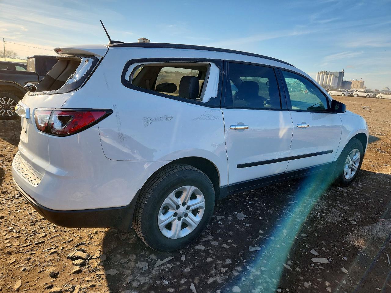 2017 Chevrolet Traverse Ls - Фото 3