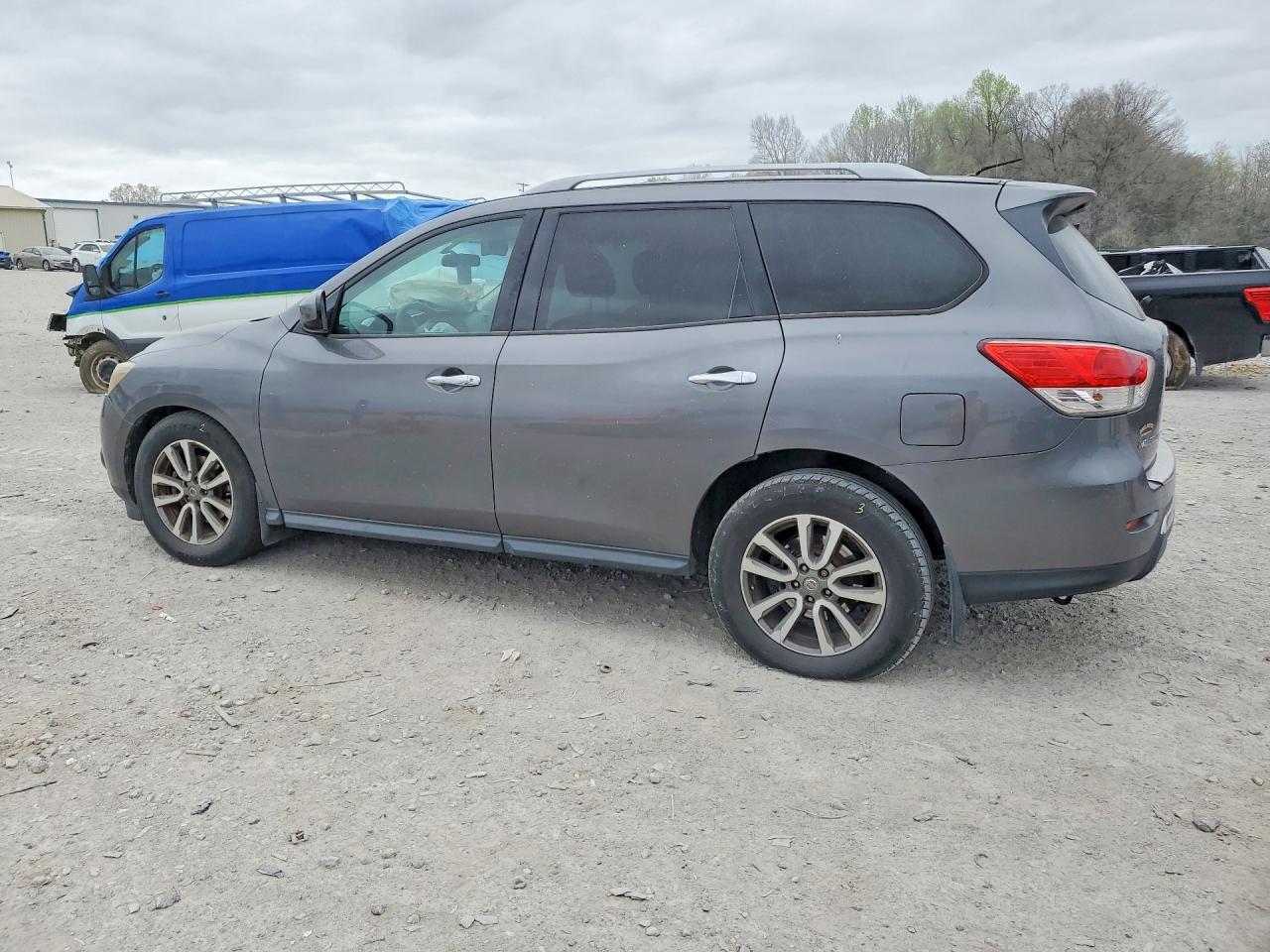2016 Nissan Pathfinder S - Image 2