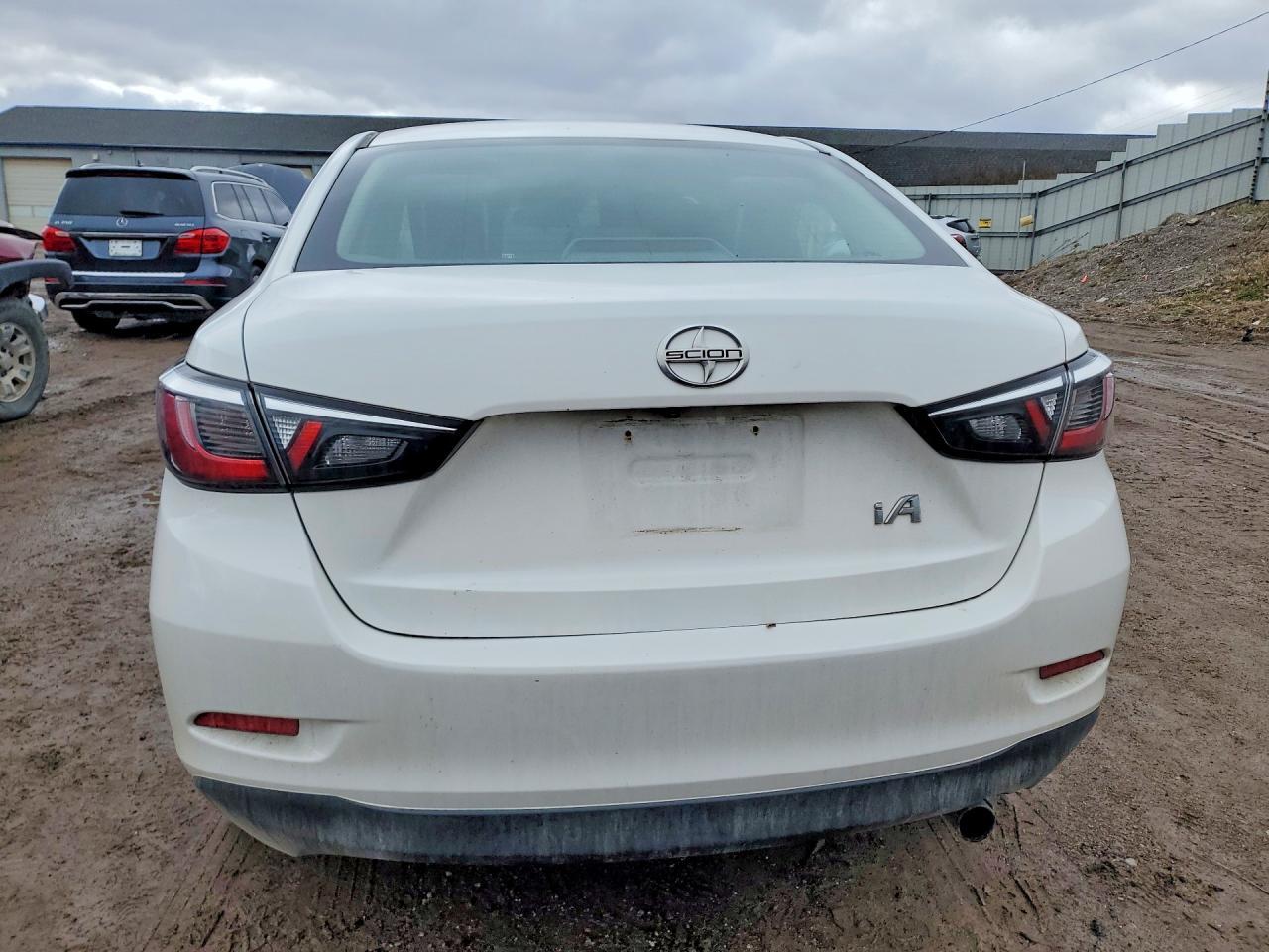2016 Scion Ia Base - Фото 6