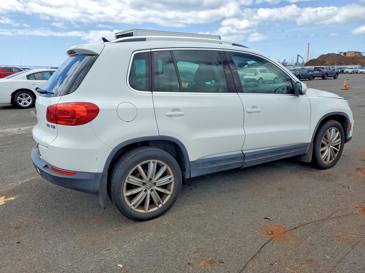 2014 Volkswagen Tiguan S - Image 3