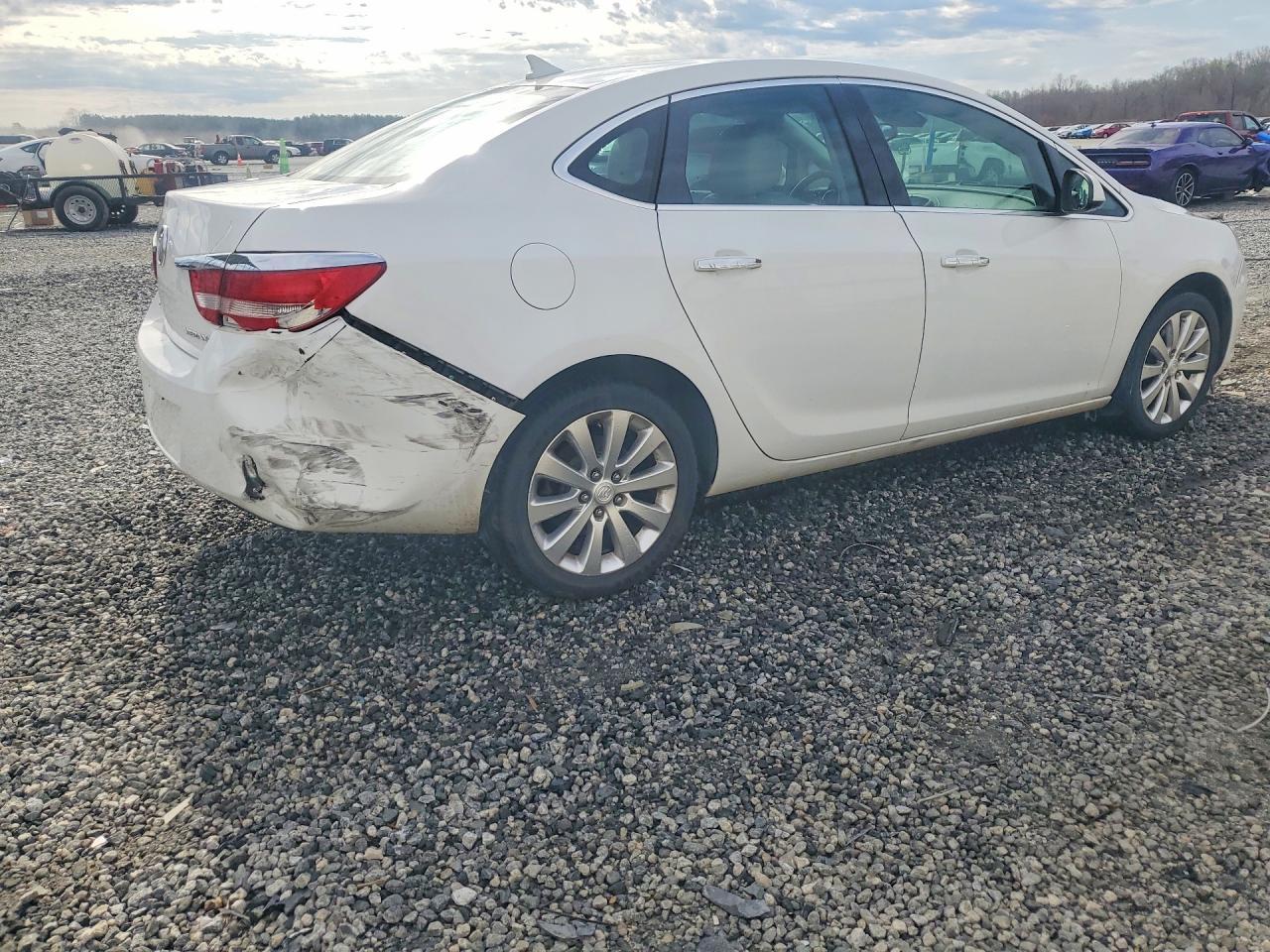 2014 Buick Verano - Image 3