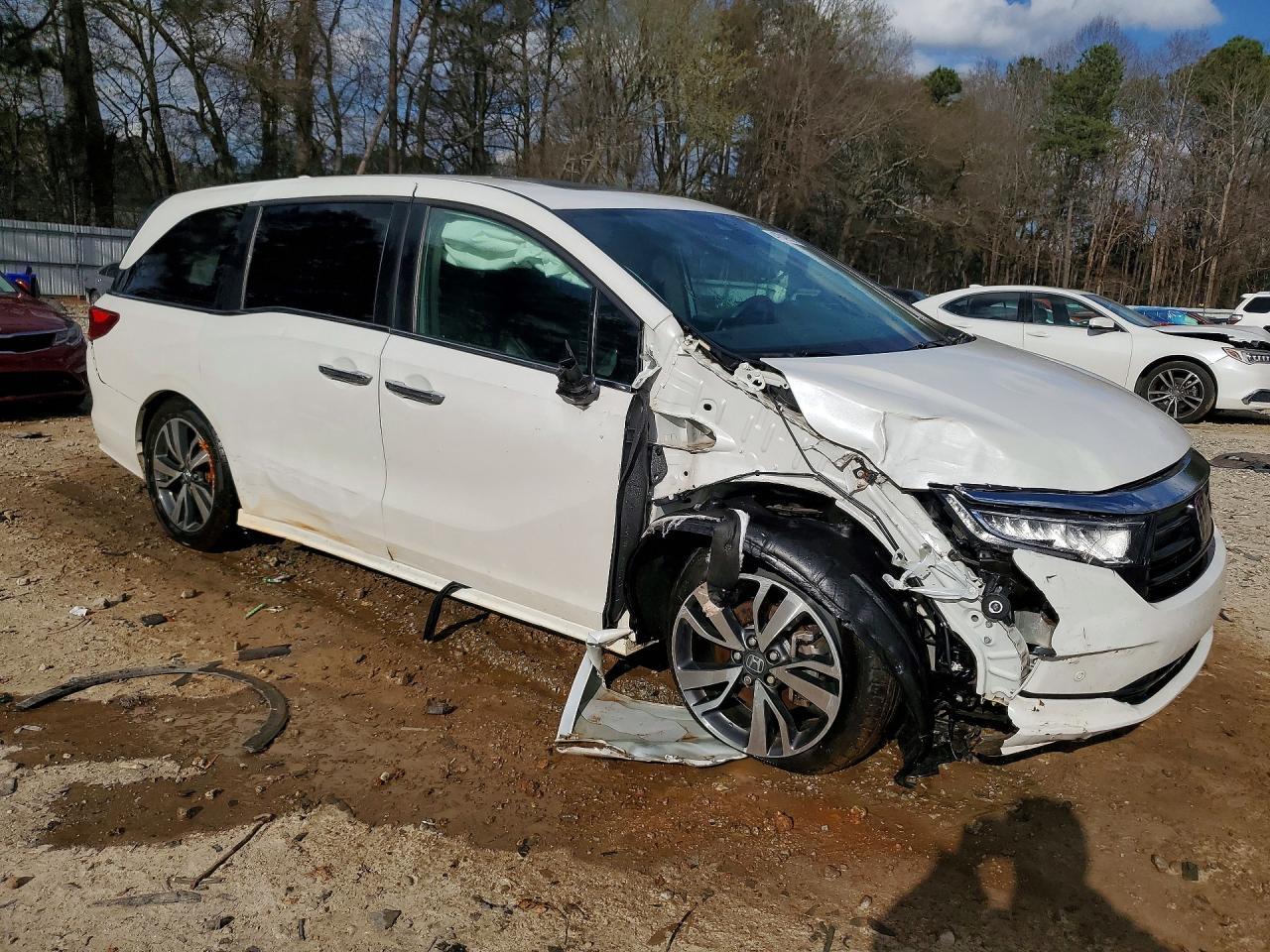 2023 Honda Odyssey Touring - Image 4