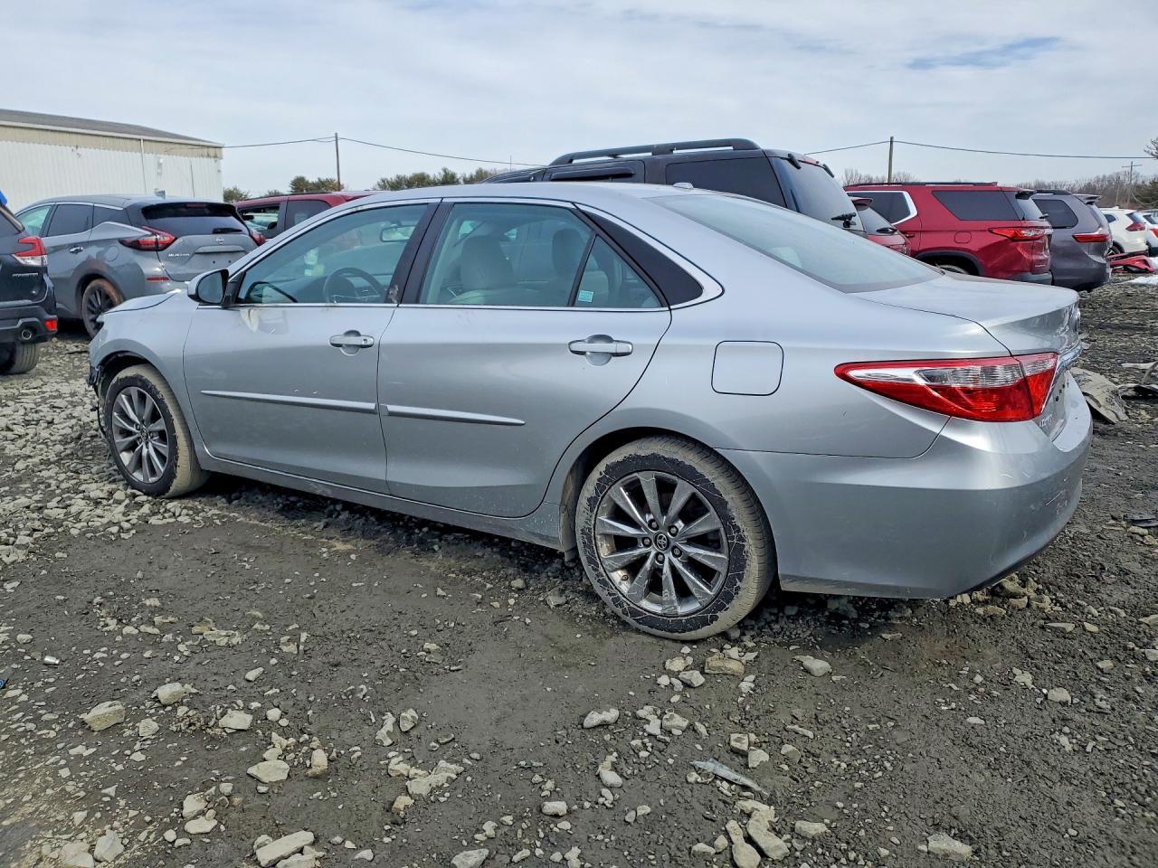 2016 Toyota Camry Xle - Image 2