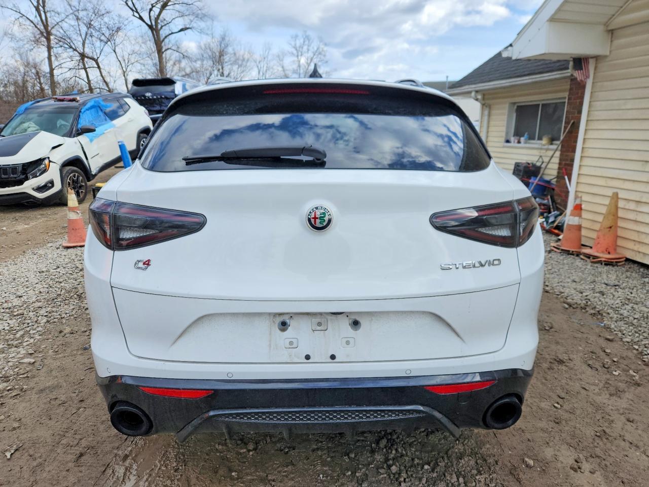 2024 Alfa Romeo Stelvio Ti - Image 6