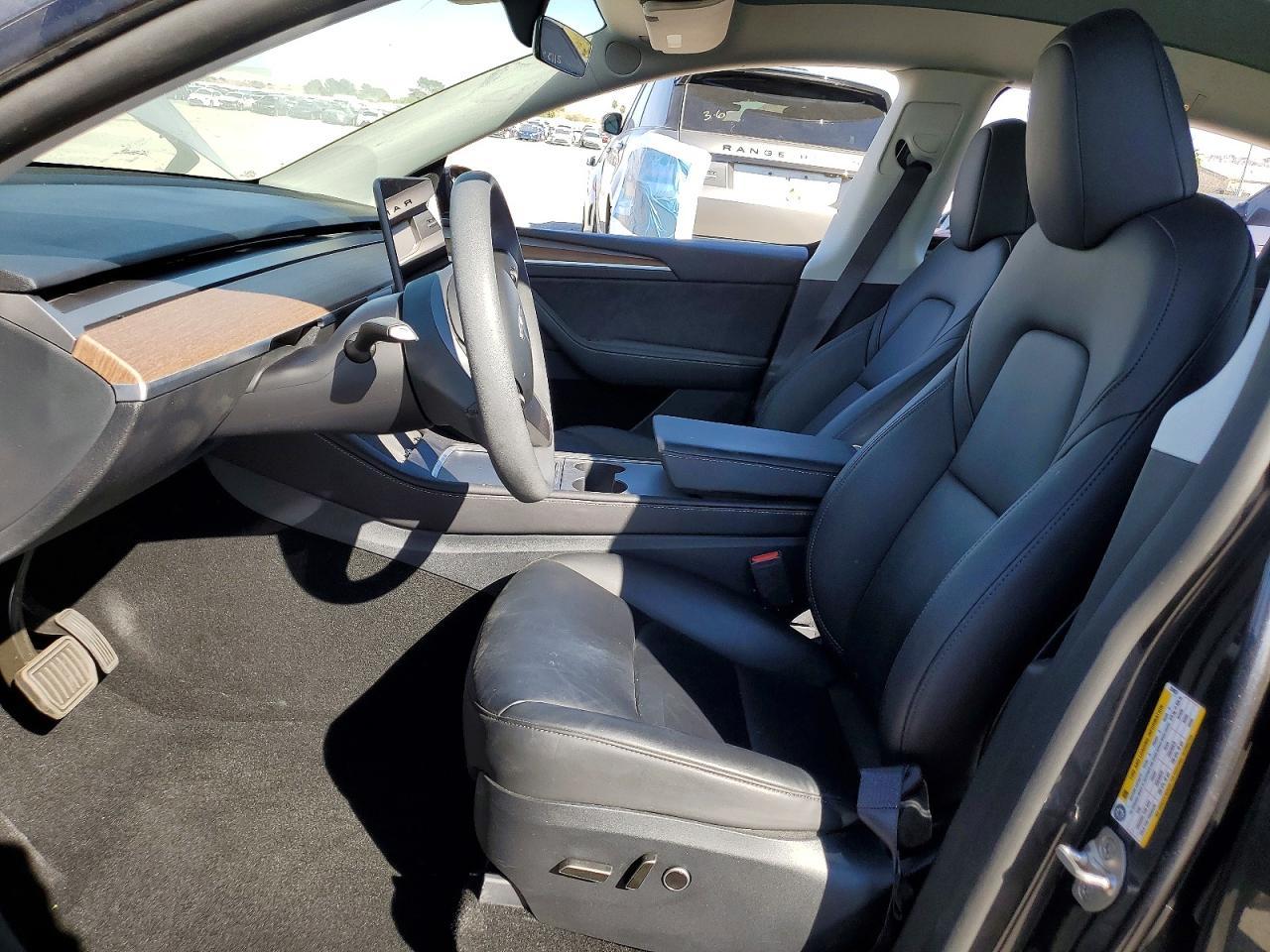 2025 Tesla Model Y - Фото 7