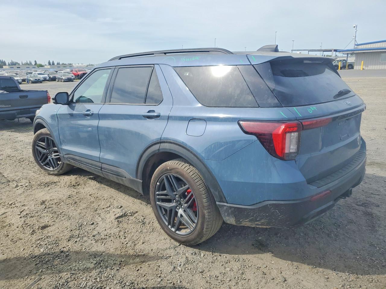 2025 Ford Explorer St-Line - Image 2